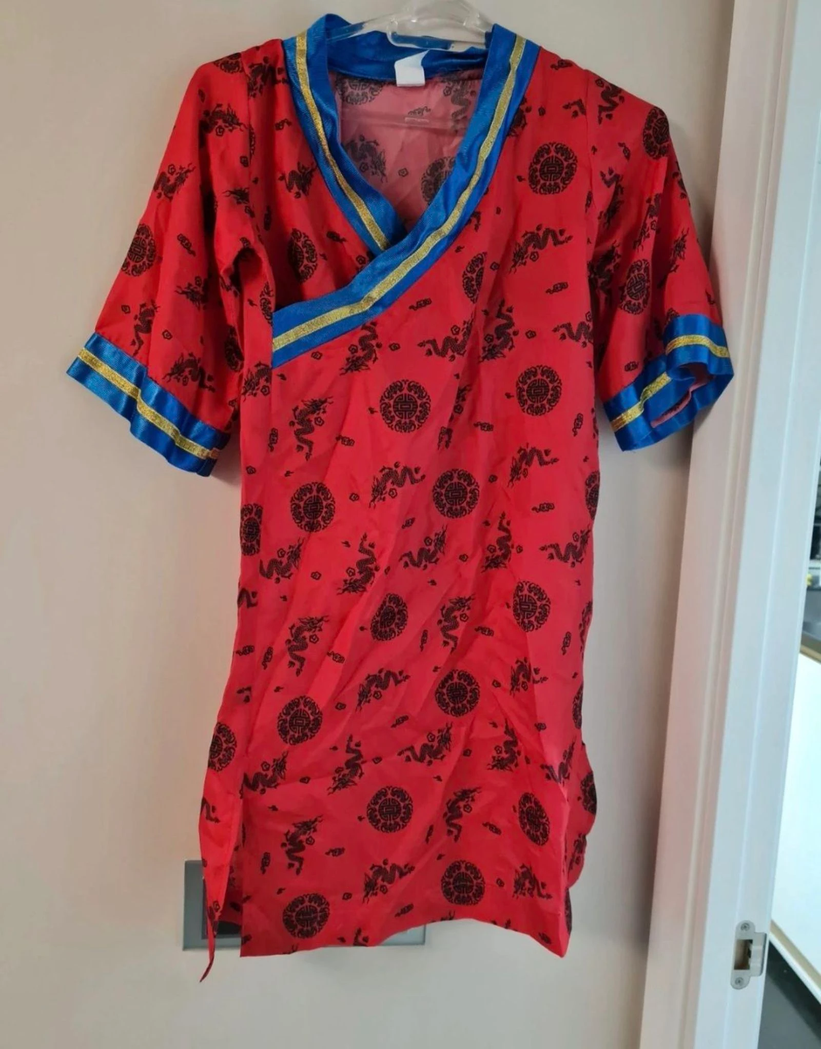 Disfraz vestido rojo oriental. Talla 3/ 4 años